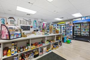 Ein Supermarkt oder andere Läden im Ferienhaus oder in der Nähe