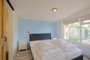 Ένα ή περισσότερα κρεβάτια σε δωμάτιο στο Vakantiehuis Duynloper - Julianadorp aan Zee