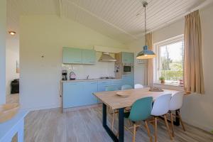 Dapur atau dapur kecil di Vakantiehuis Duynloper - Julianadorp aan Zee