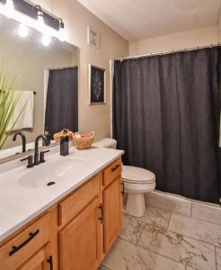 Ein Badezimmer in der Unterkunft The Perfect Furnished Rental in Cincinnati