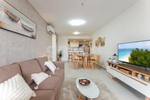 TV a/nebo společenská místnost v ubytování Contemporary Apartment In Boggiani Avenue