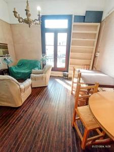 a living room with a couch and a table at En La Plata Hostel El Pampa in La Plata