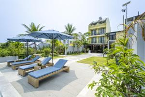 Bazén v ubytování Entire Luxurious Villa - view Coconut Forest nebo v jeho okolí