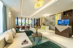 Posezení v ubytování Entire Luxurious Villa - view Coconut Forest