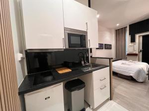 Kuchyňa alebo kuchynka v ubytovaní 269 Suite Pereire - Superb apartment in Paris + 13 fotografií