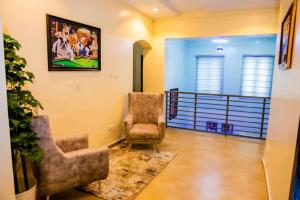 Ruang duduk di El Elyon Hotel and Suites