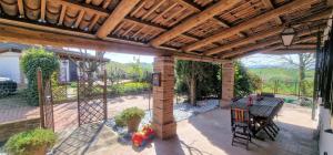 an overhead view of a patio with a wooden pergola at Salera Alta in Castagnole Lanze