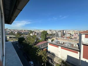 - une vue sur la ville depuis un bâtiment dans l'établissement Hotel Nayla, à Istanbul