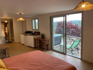 Φωτογραφία από το άλμπουμ του Jacuzzi avec vue exceptionnelle σε Vienne