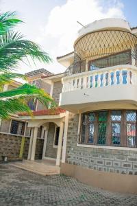 ein Haus mit Balkon darüber in der Unterkunft Kerith Springs Family Holiday home Bamburi Msa in Bamburi