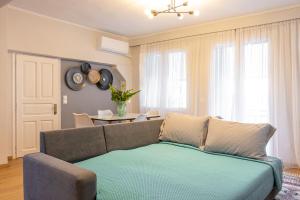 Posezení v ubytování Pythagorio Blue Street Apartment with Balcony