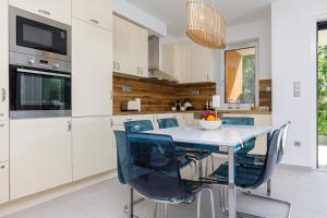 Kuchyň nebo kuchyňský kout v ubytování Blue4 Apartment