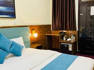 Katil atau katil-katil dalam bilik di Khyber Hotel
