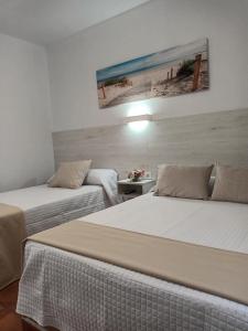 Postel nebo postele na pokoji v ubytování Hostal Los Mellizos