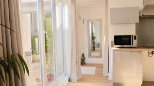 Kuchyň nebo kuchyňský kout v ubytování Nice, Studio dans Villa dans un écrin de nature