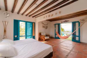 a bedroom with a bed and a hammock at Casa Tinti Hotel Boutique in Tintipan Island