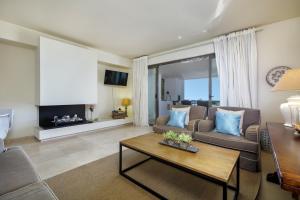 a living room with a couch and a table at Tranquil 2-bed apt Alanda Flamingos in Estepona