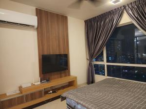 TV/trung tâm giải trí tại Crest residence
