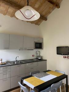 Kuchyň nebo kuchyňský kout v ubytování Holiday Home Giaron