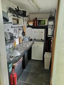 a kitchen with a sink and a counter top at Sweet Tiny House in Westbeemster