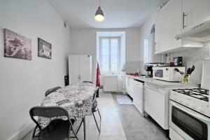 Η κουζίνα ή μικρή κουζίνα στο Appartement à Luchon
