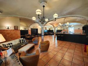 Posezení v ubytování A8 Hotel im Darchinger Hof Bed & Breakfast - Zwischen Holzkirchen und Weyarn - Zwischen München Salzburg und Innsbruck - Kurz vor dem Irschenberg