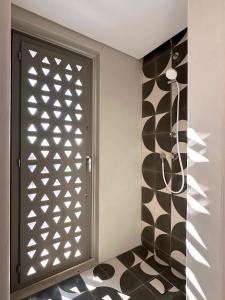 a bathroom with a door with a patterned wall at Egeo Paros in Kampos Paros