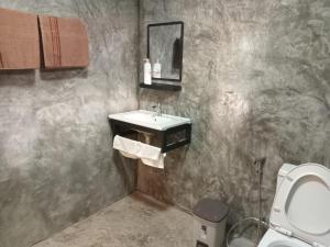 a bathroom with a sink and a toilet at กานต์รีสอร์ต เชียงดาว in Ban Thung Kala +19 photos