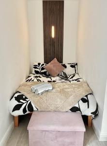a small bedroom with a bed with black and white pillows at Modern Boutique Apartment Great Location in Golders Green