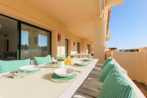 Balkoni atau teres di Modern 2-bed apt Capanes del Golf