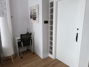 a room with a desk and a chair next to a door at LG Suite Alcobendas in Alcobendas
