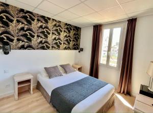 Voodi või voodid majutusasutuse Hôtel de Flore toas
