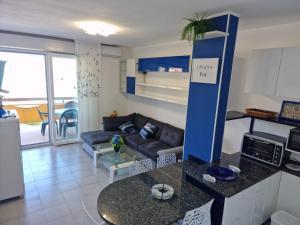 a living room with a couch and a table at Laguna Blu in Ventimiglia