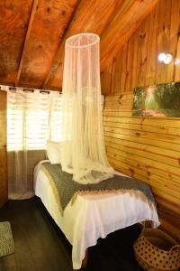 En eller flere senge i et værelse på Somali Jungle Eco Lodge and Cabins
