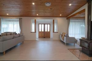 Posezení v ubytování Yasar farm stay Marshall view