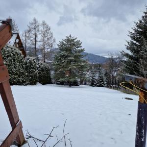 Nespecifikovaný výhled na hory nebo výhled na hory při pohledu z rezortu