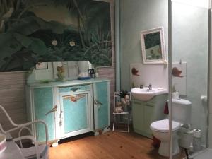a bathroom with a toilet and a sink at chambre pour 2 personnes in Sablons