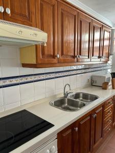 Køkken eller tekøkken på VERAMAR Prime Beachfront Location, Free Parking, Steps to the Sand