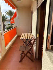 En balkon eller terrasse på VERAMAR Prime Beachfront Location, Free Parking, Steps to the Sand