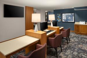 TV a/nebo společenská místnost v ubytování Hyatt Place Denver Cherry Creek