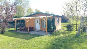 Κήπος έξω από το Domek 4 -os Szwedzki w Campark Service "Zielony Zakątek" +4 φωτογραφίες