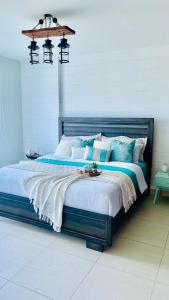 a bedroom with a large bed with blue walls at Exclusivo, Moderno y Cómodo Apto temático con hermosa Vista al Mar in Playa Blanca