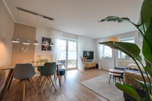 a living room with a table and a dining room at Eigene Sauna 2 Schlafzimmer sehr zentral WinterbergHome in Winterberg