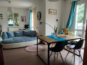 a living room with a blue couch and a table at La casa di Cri al mare due in Borgio Verezzi