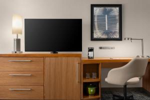 TV a/nebo společenská místnost v ubytování Hyatt Place Denver Cherry Creek