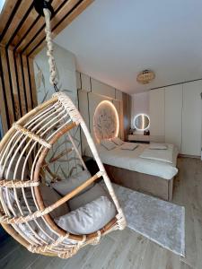 Khu vực ghế ngồi tại Zyra SeaSide Apartment