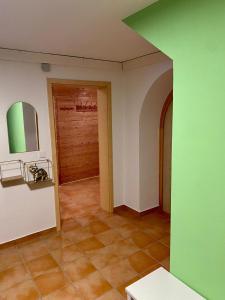 Cette chambre dispose d'un couloir avec une porte en bois. dans l'établissement Cosy Room in Remich, à Remich