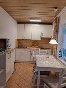 Kuchyň nebo kuchyňský kout v ubytování Haus Schwalbennest
