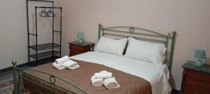 Letto o letti in una camera di Maya Palace Real Rooms Palermo centre close to Cathedral