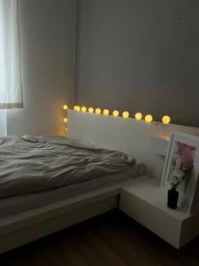 Un pat sau paturi într-o cameră la DNA Studio